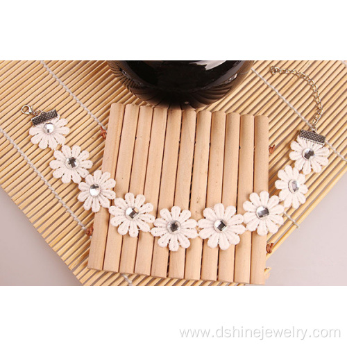 Fashionable Trendy Lace Rhinestones Daisy Anklet For Bridal